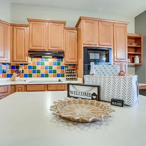 https://home-w-pool-by-goodyear-ballpark-golfhiking.hotelsofphoenix.com